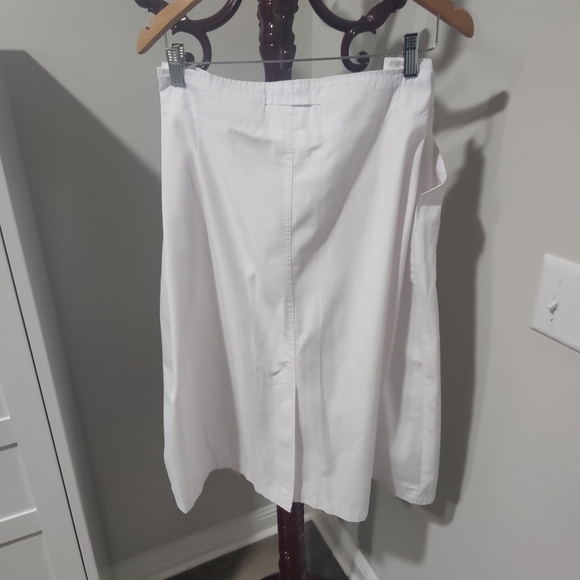 Plus Sized Chic White Midi Skirt - Picture 4 of 8